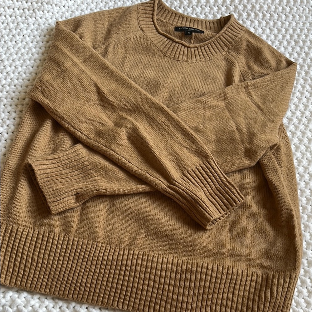Banana Republic Women’s Camel Crewneck Sweater Medium